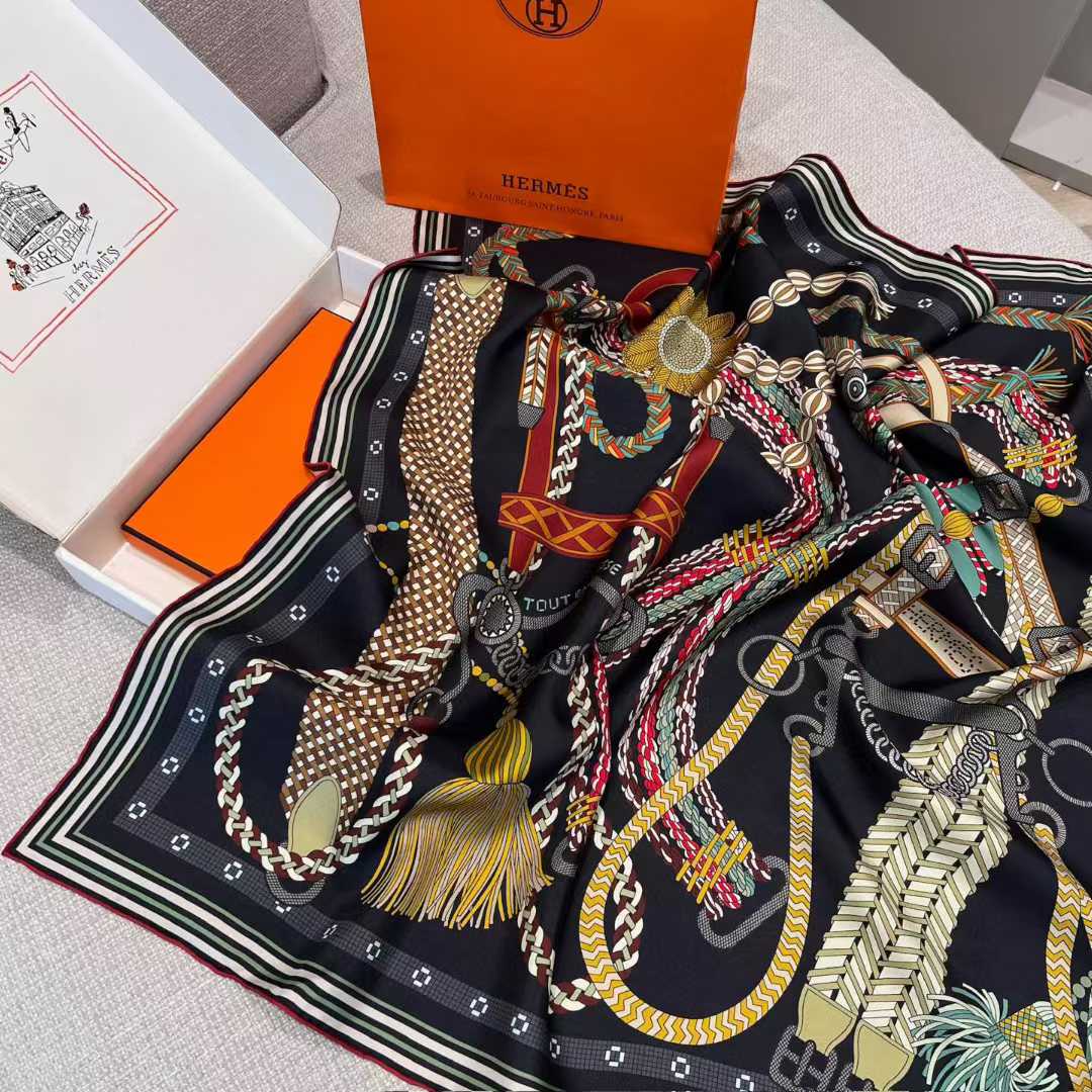 Hermès Silk scarf view 9