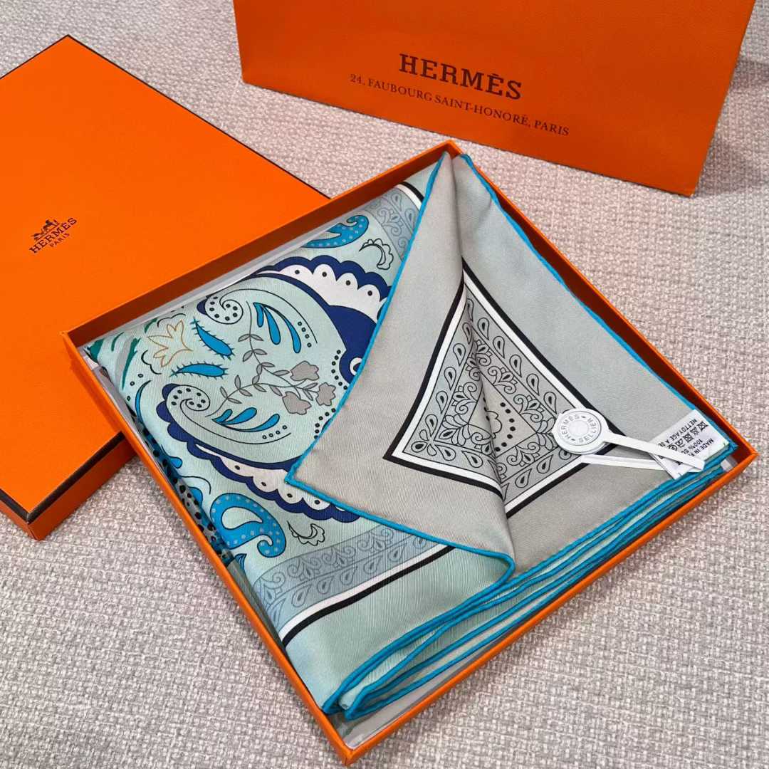 Hermès Silk scarf view 3