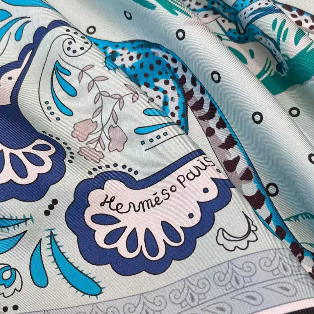 Hermès Silk scarf view 4