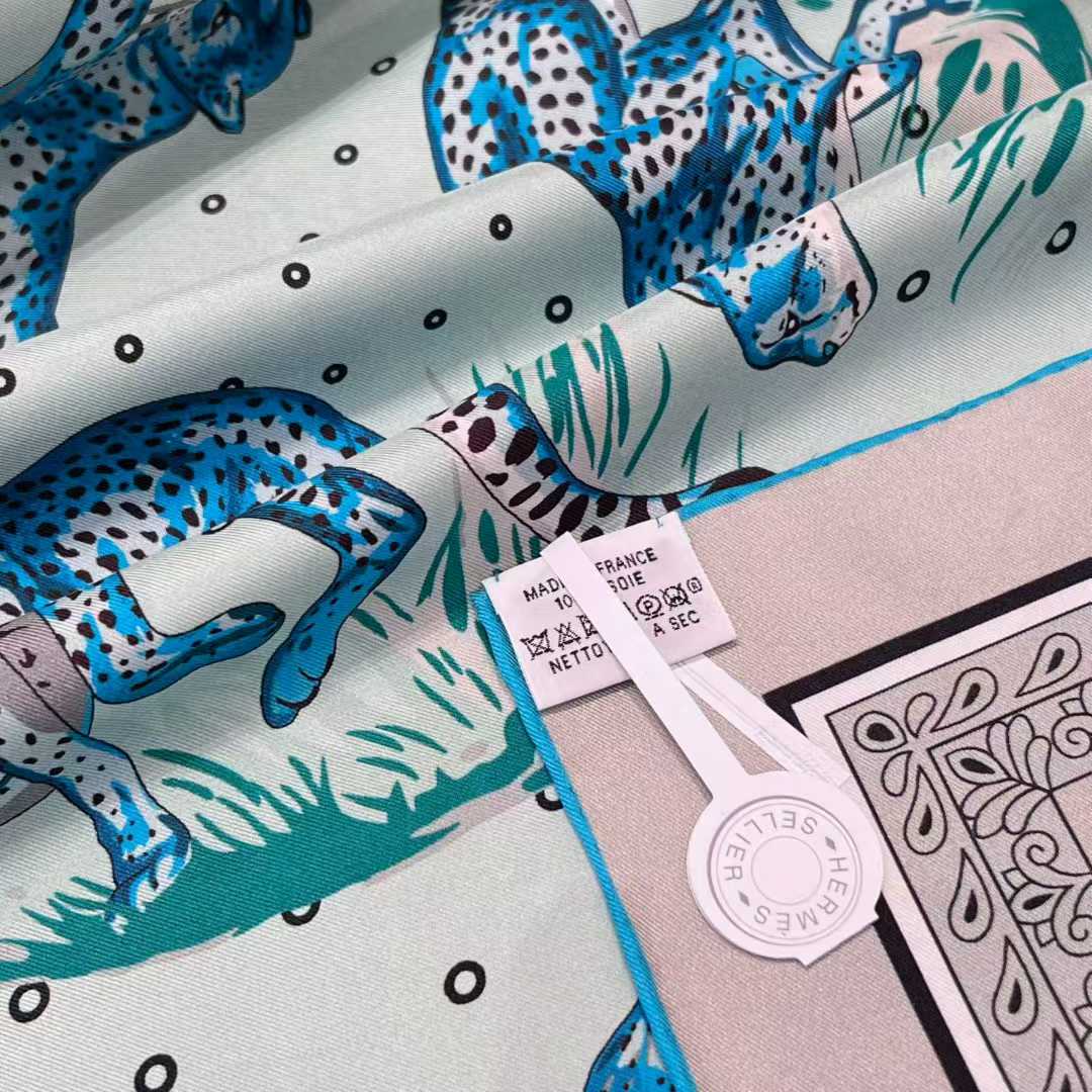 Hermès Silk scarf view 5
