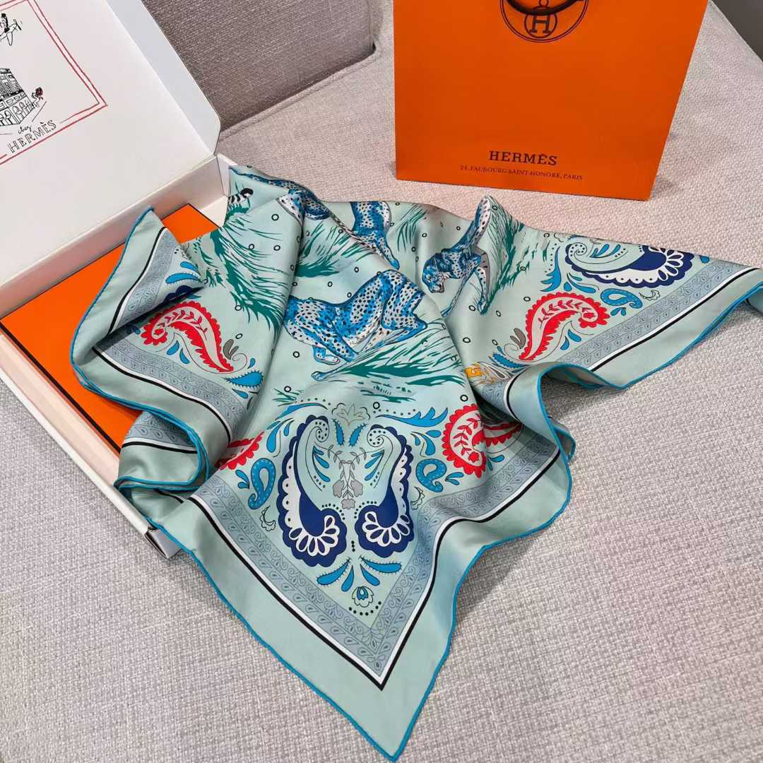 Hermès Silk scarf view 7