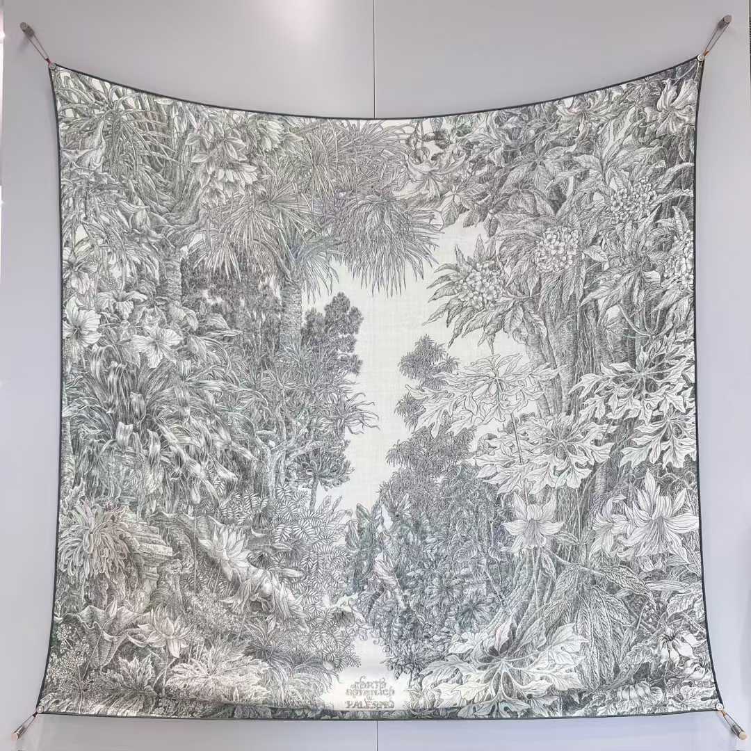 Hermès Silk scarf view 1