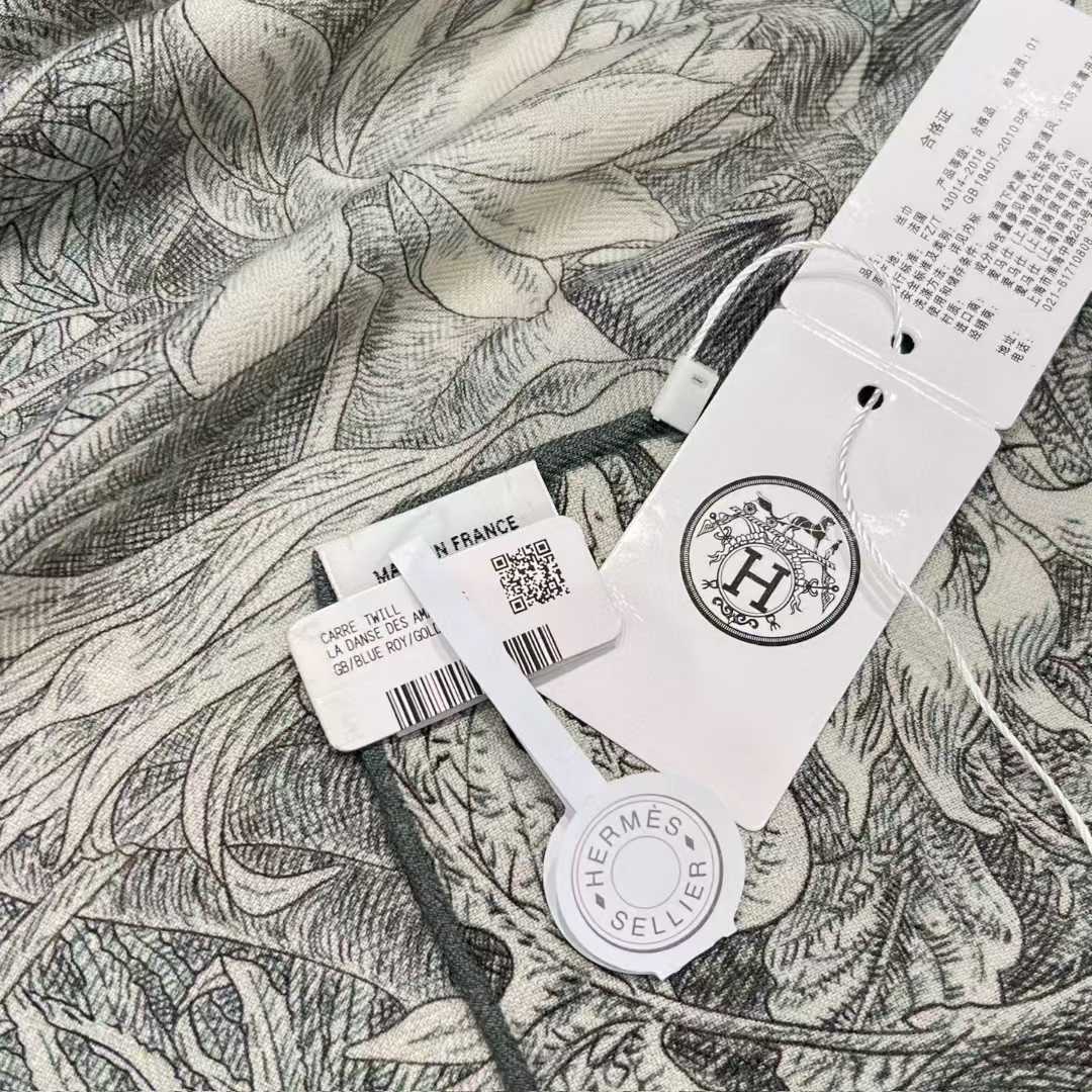 Hermès Silk scarf view 5