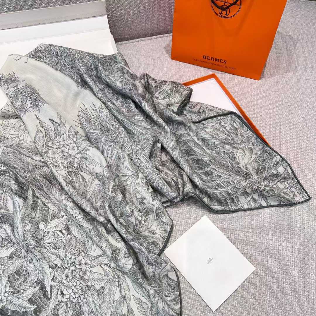 Hermès Silk scarf view 7