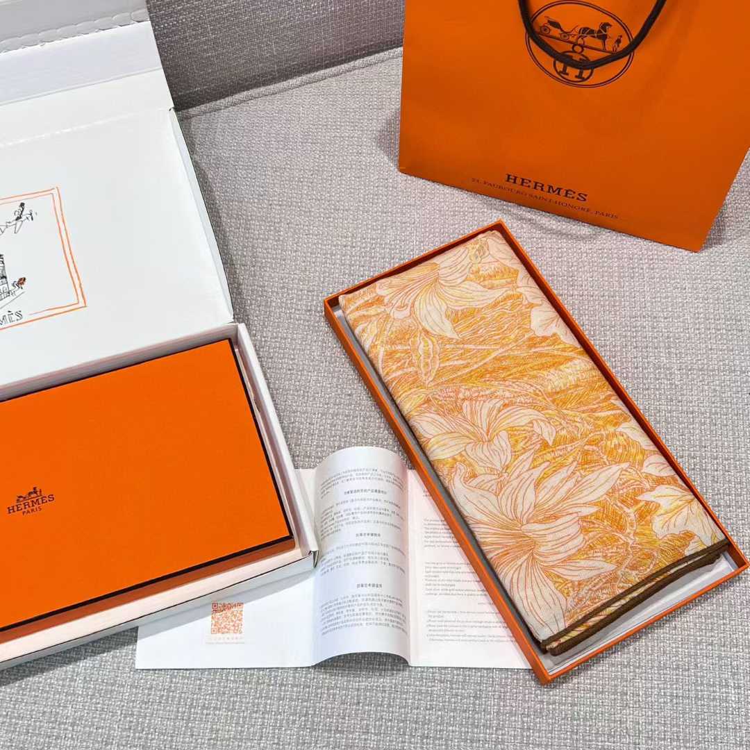 Hermès Silk scarf view 7