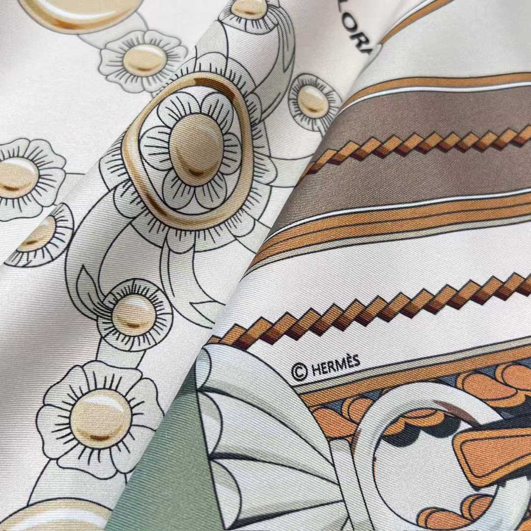 Hermès Silk scarf view 3