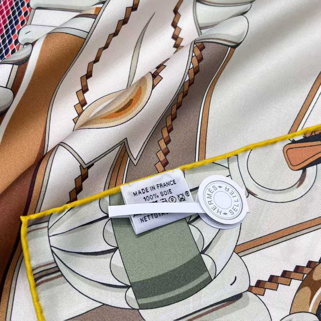 Hermès Silk scarf view 4