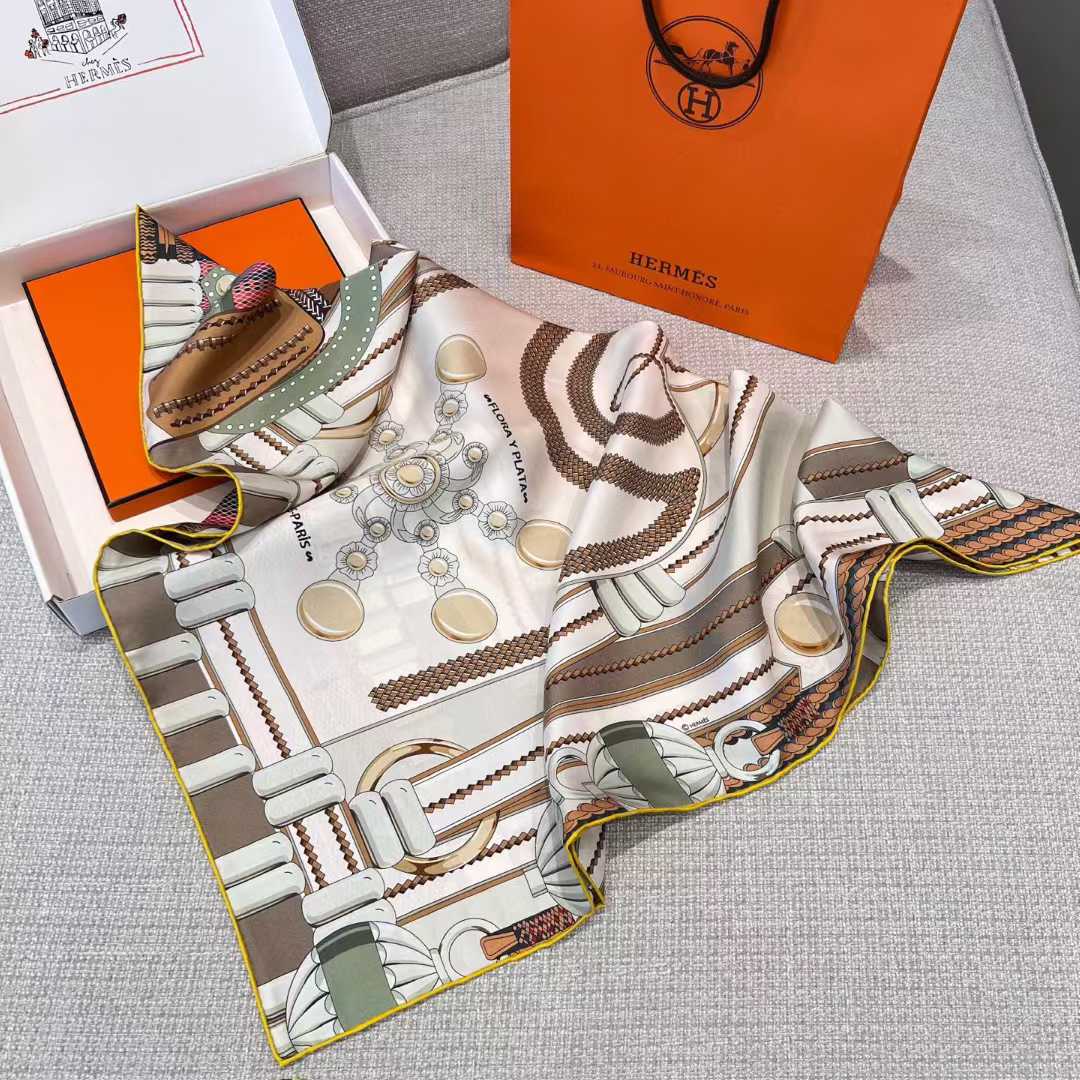 Hermès Silk scarf view 6