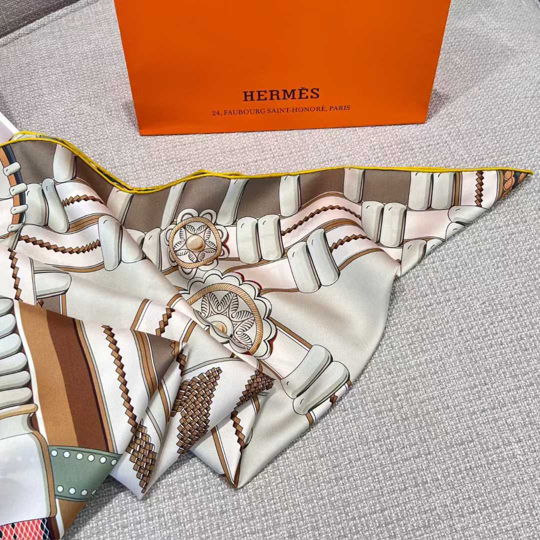 Hermès Silk scarf view 7