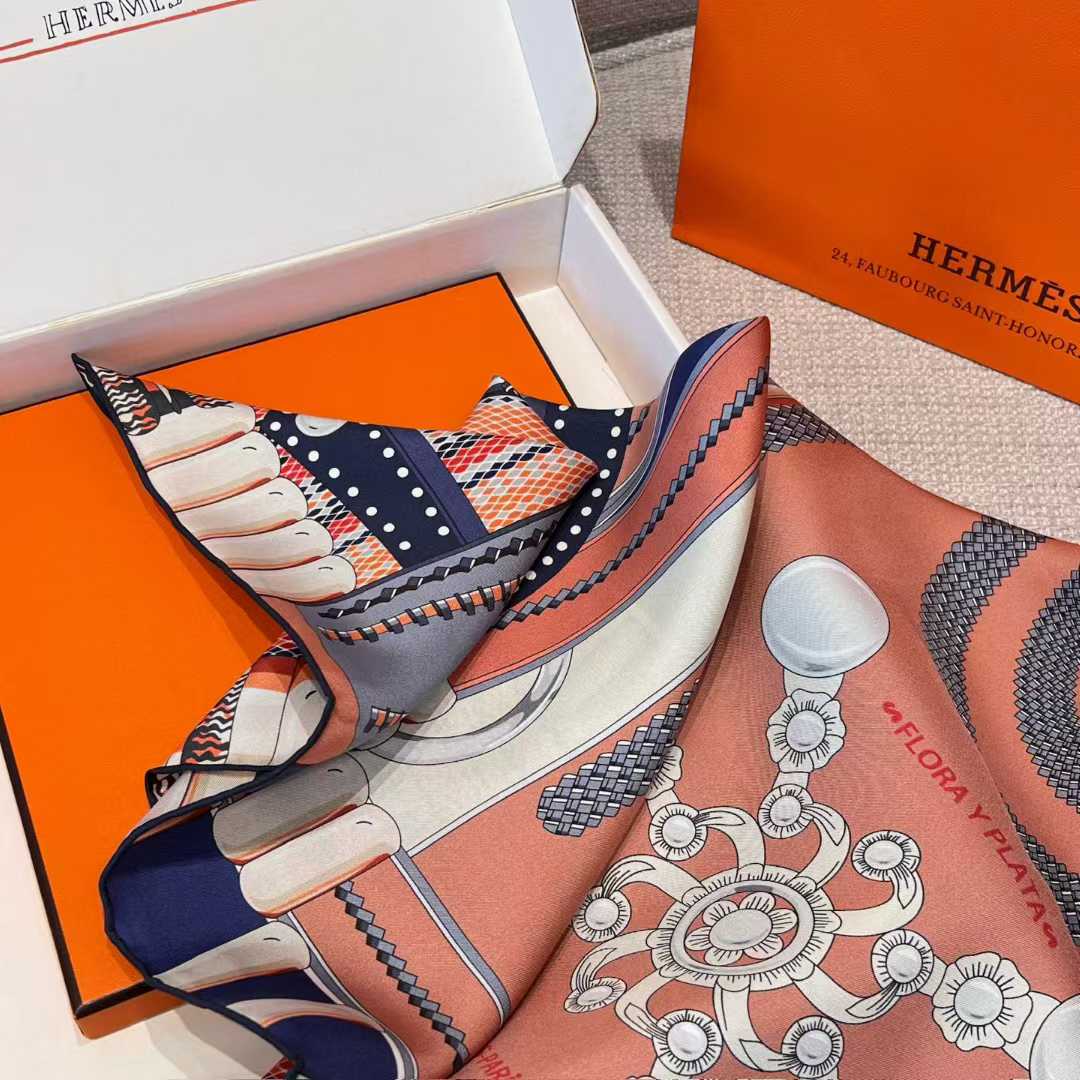 Hermès Silk scarf view 3