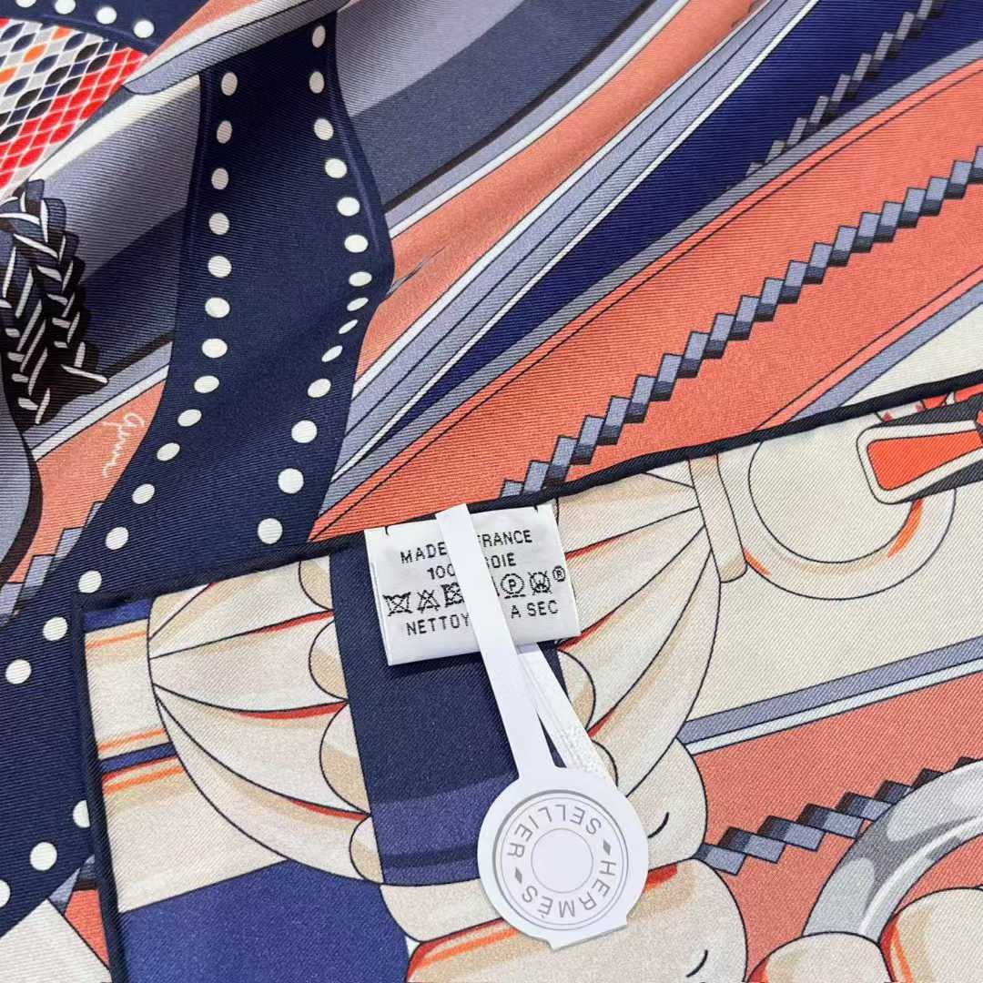 Hermès Silk scarf view 4