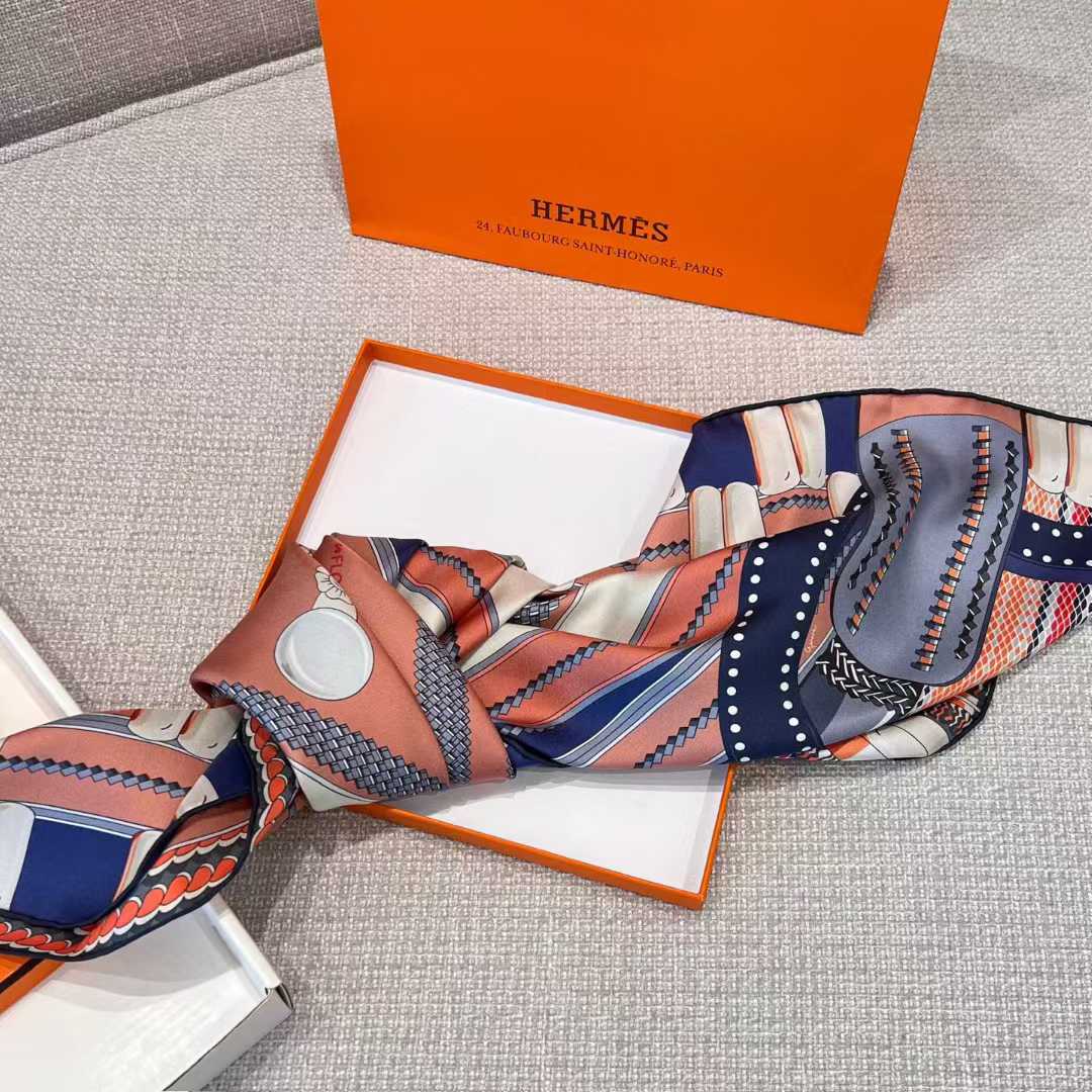Hermès Silk scarf view 5