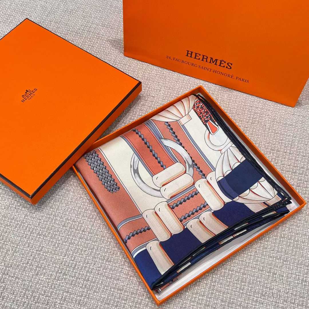 Hermès Silk scarf view 6