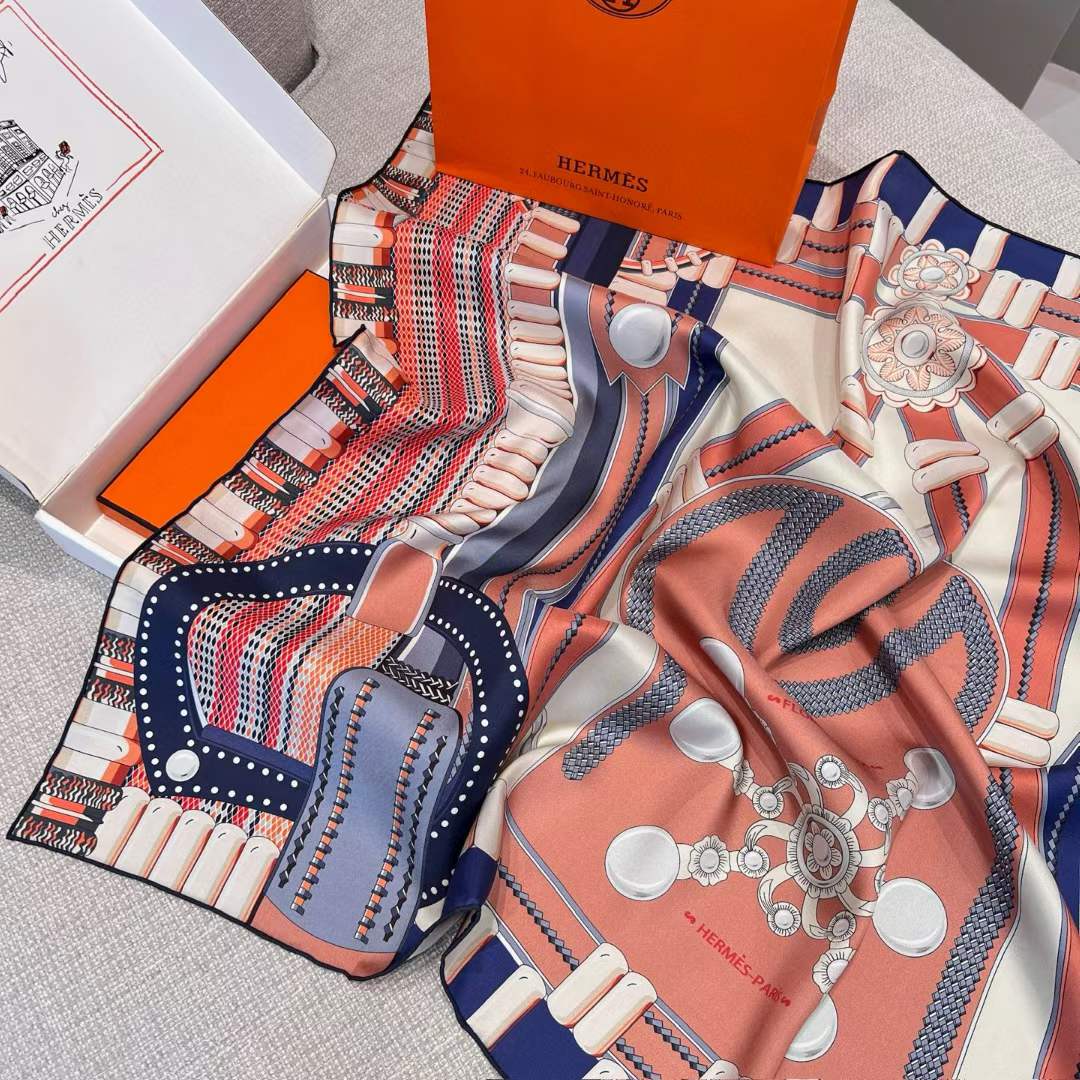 Hermès Silk scarf view 8