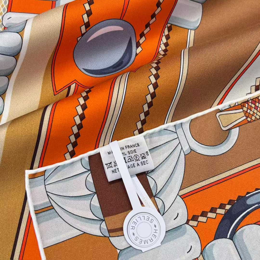 Hermès Silk scarf view 4