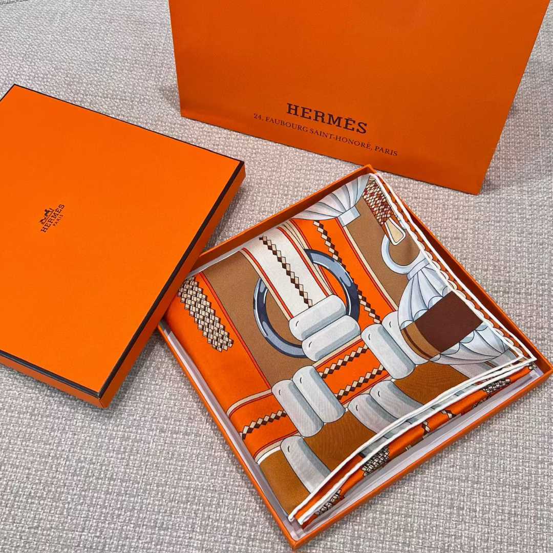 Hermès Silk scarf view 5