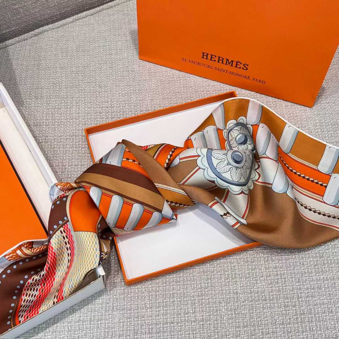 Hermès Silk scarf view 6