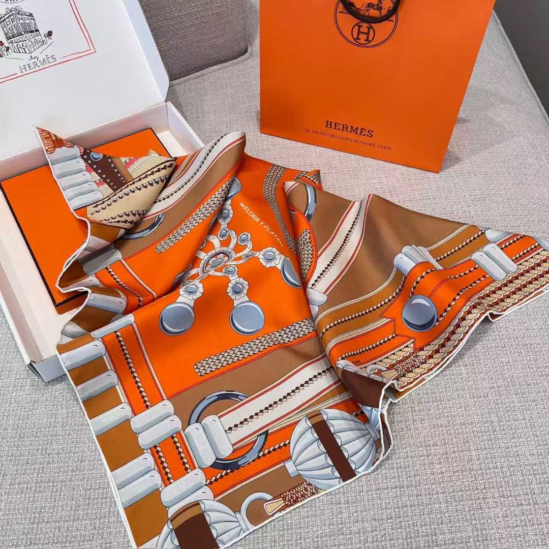 Hermès Silk scarf view 7