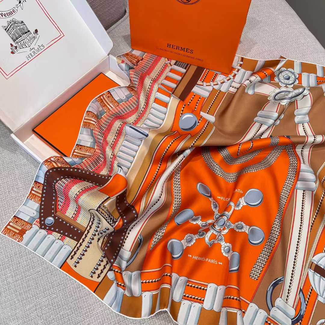 Hermès Silk scarf view 8