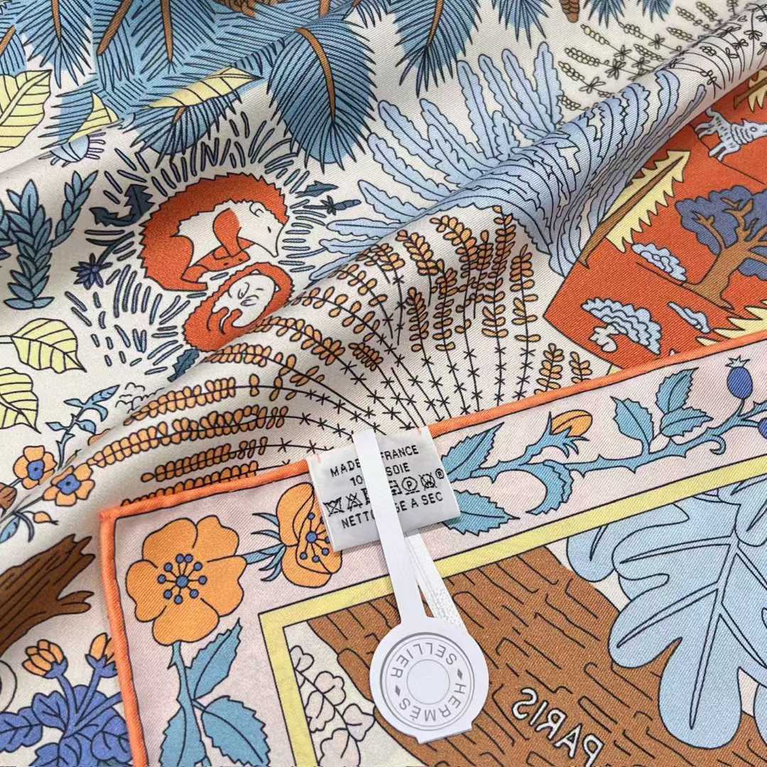 Hermès Silk scarf view 4