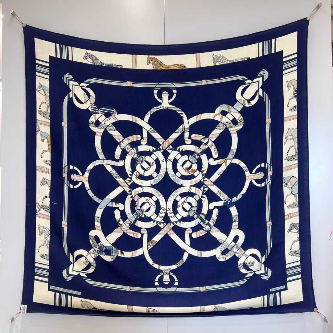 Hermès Silk scarf view 1
