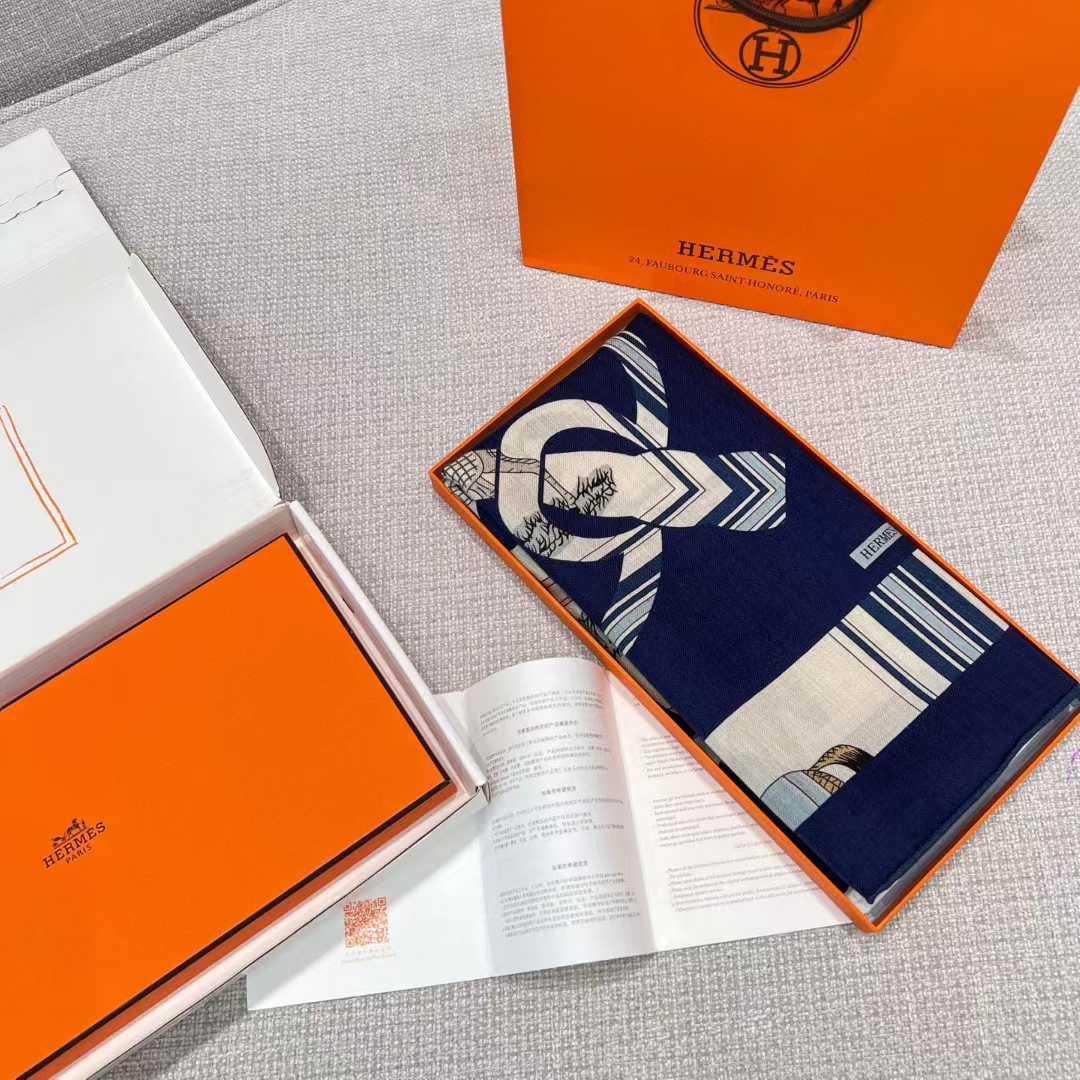 Hermès Silk scarf view 3