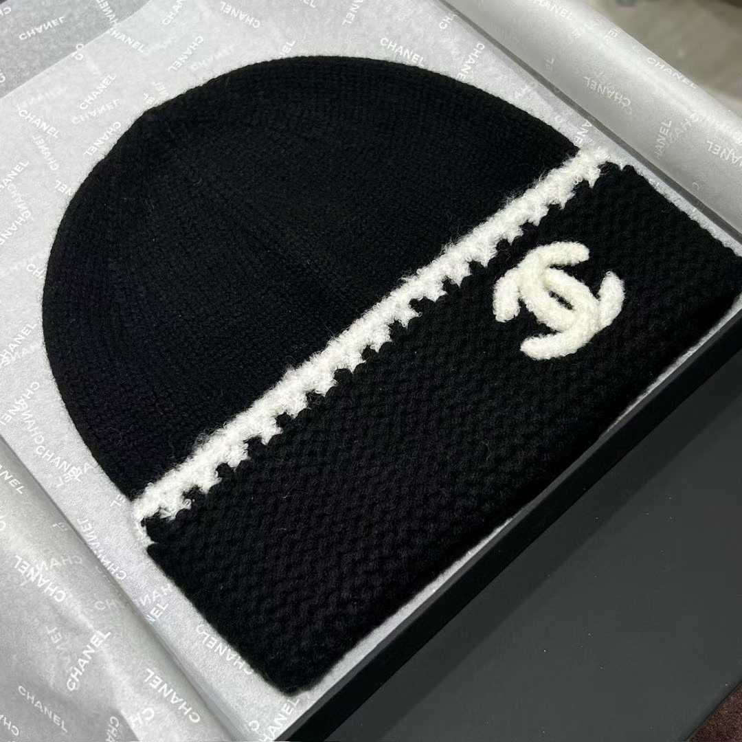 Chanel Tweed knitted cashmere set view 3