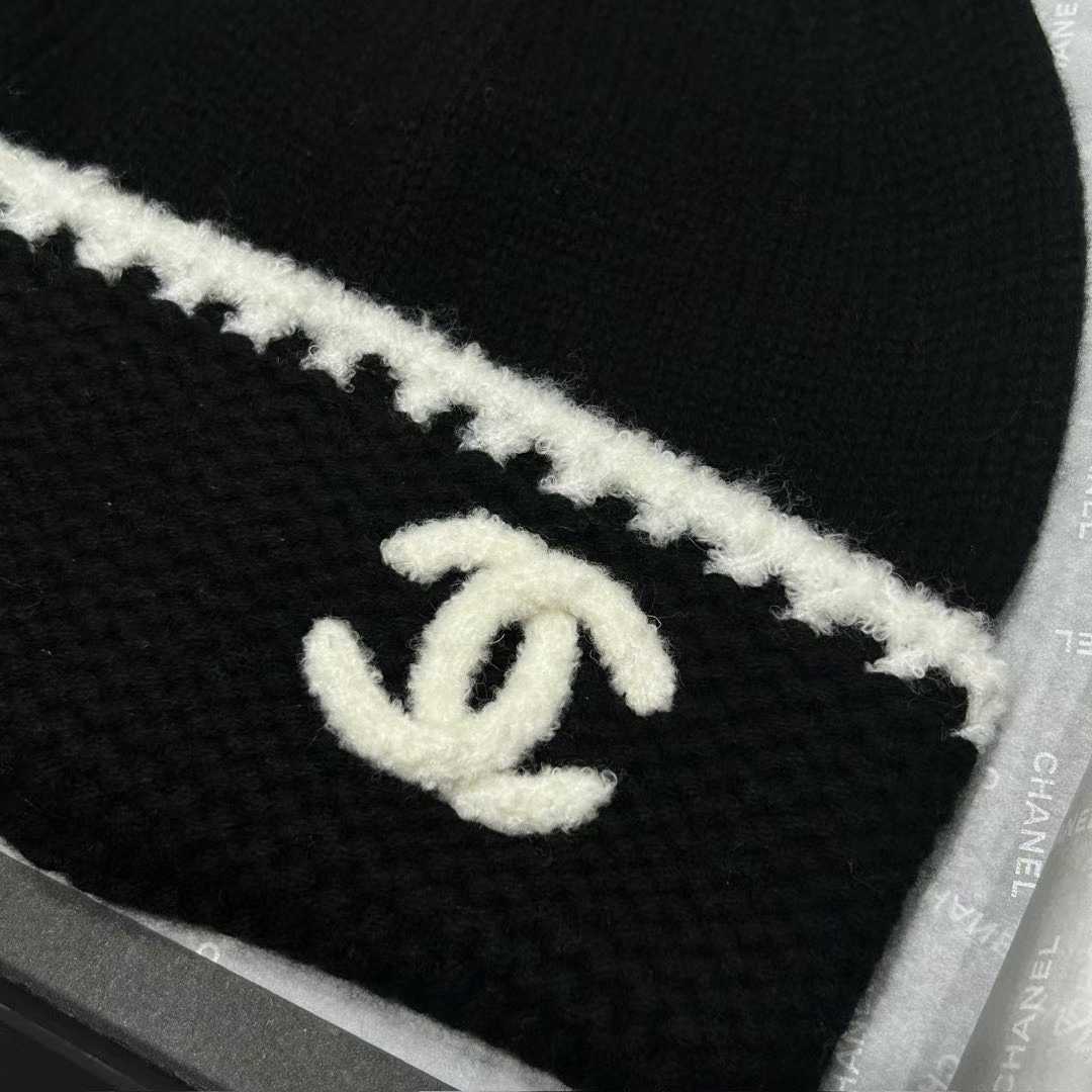 Chanel Tweed knitted cashmere set view 4