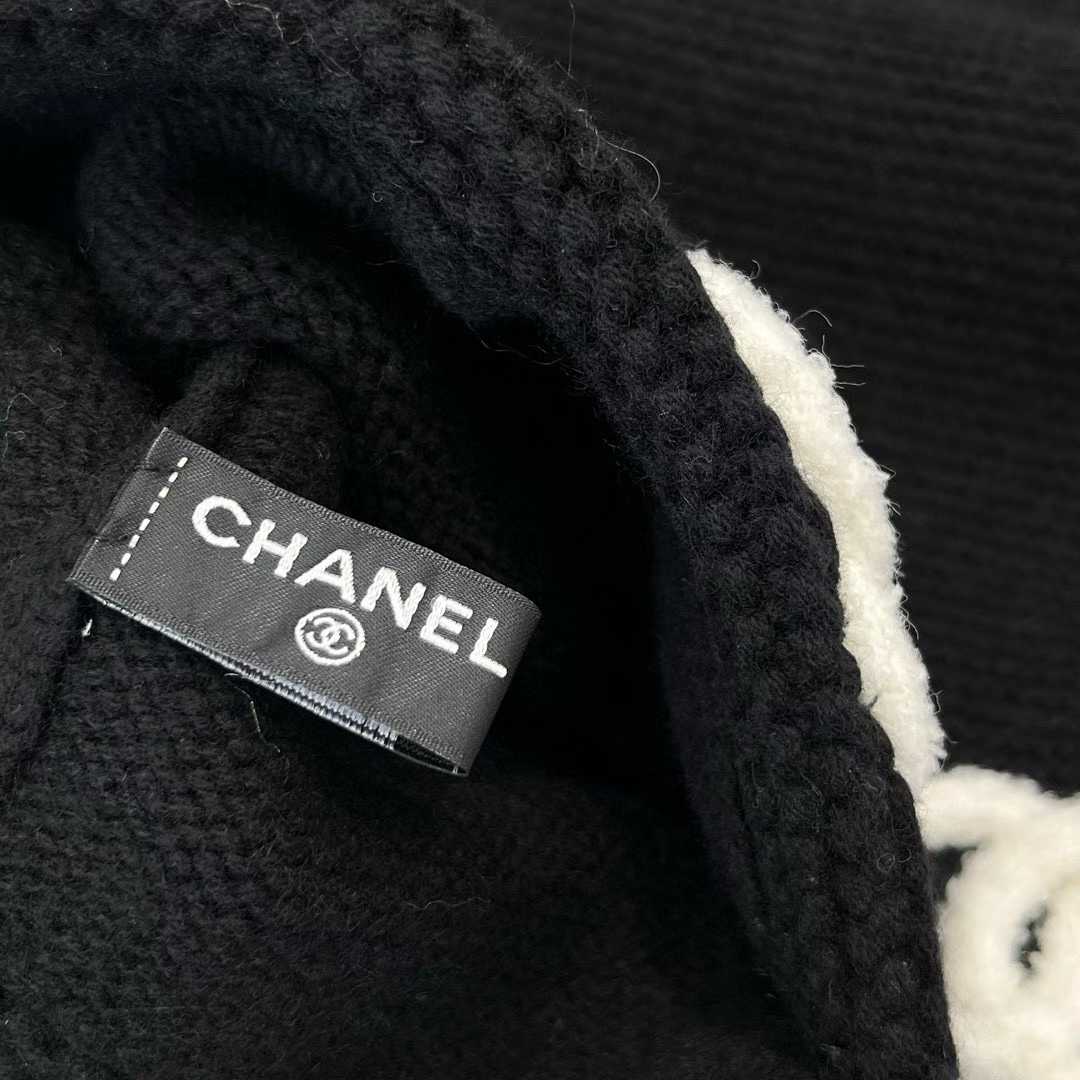 Chanel Tweed knitted cashmere set view 5