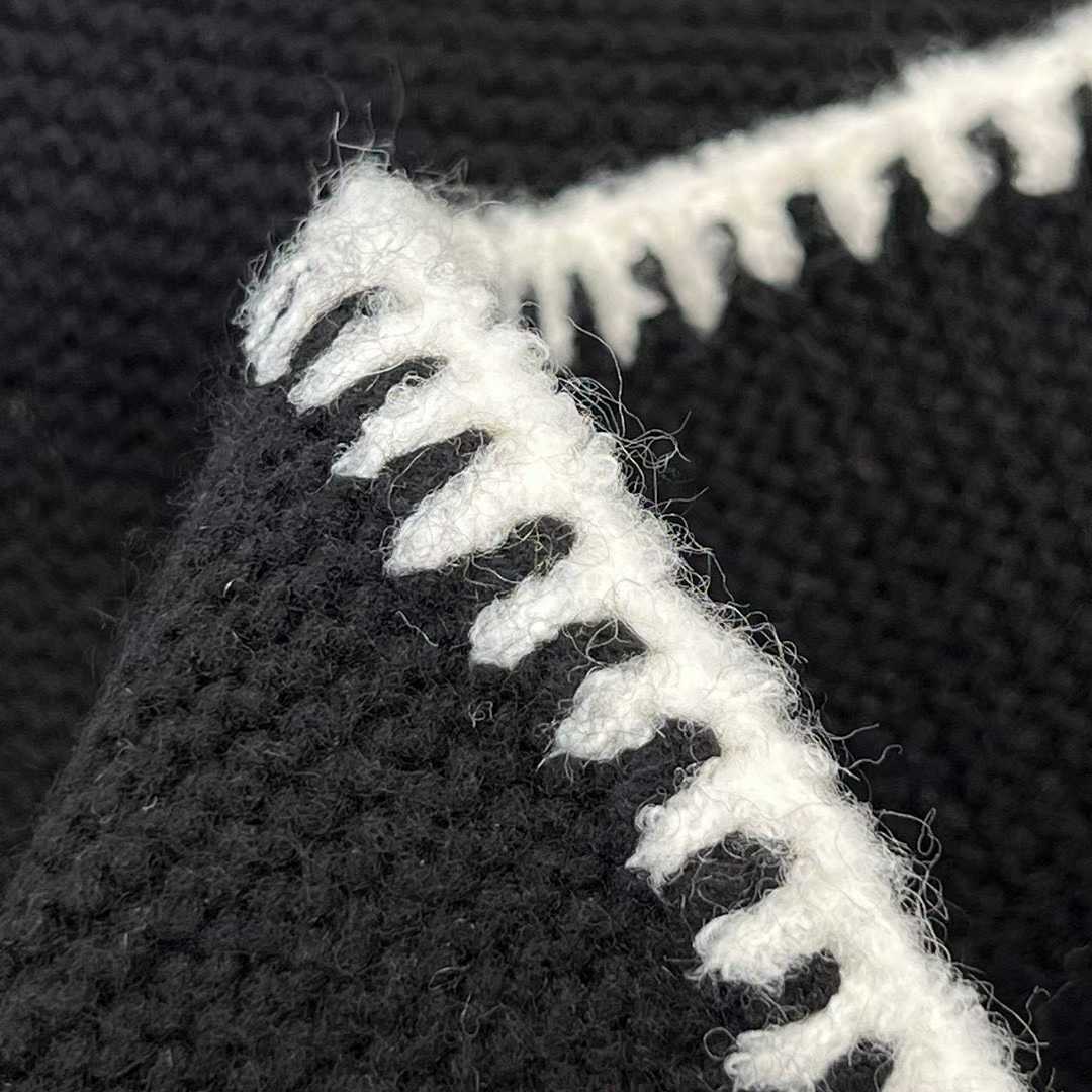 Chanel Tweed knitted cashmere set view 7