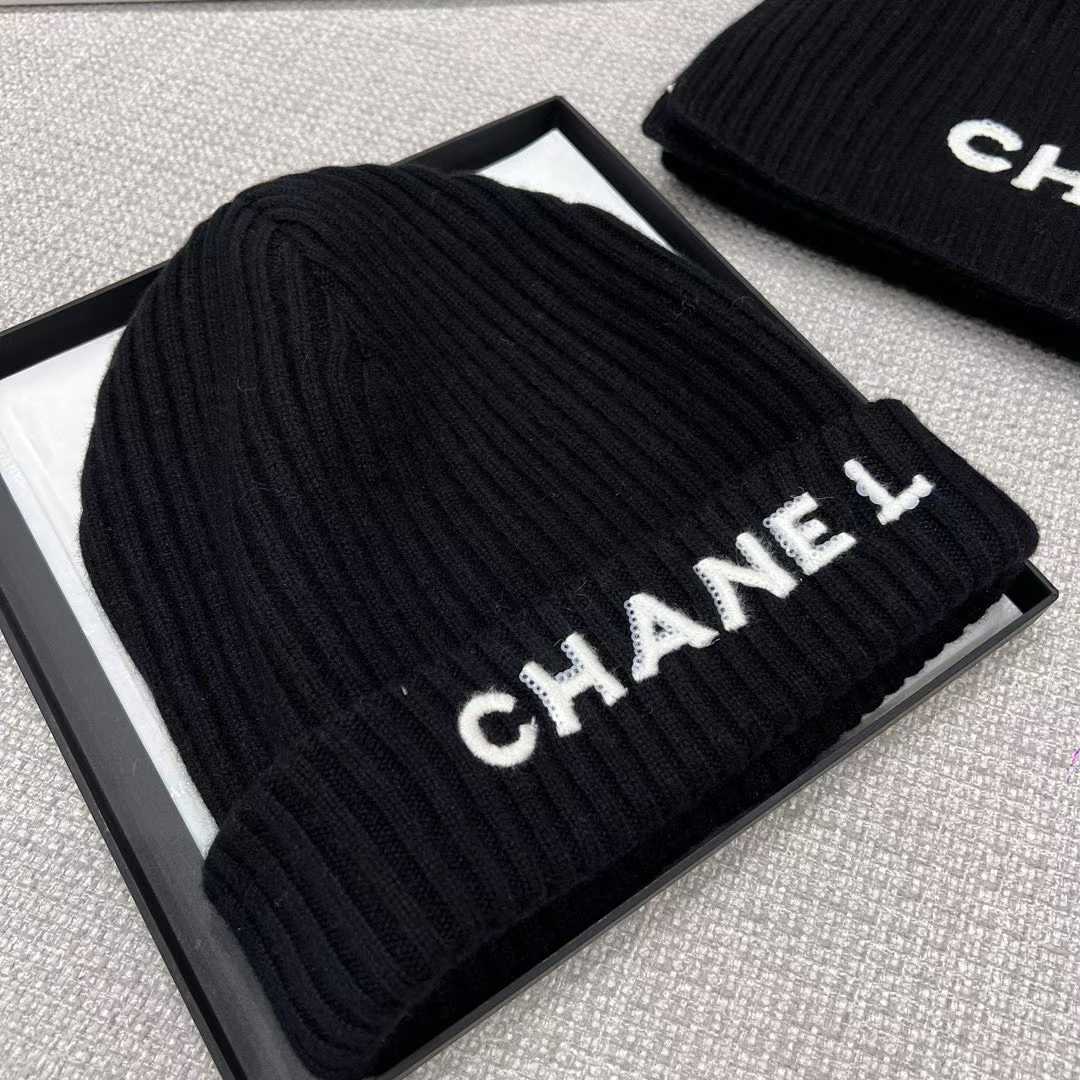 Chanel Knitted two-piece set view 2
