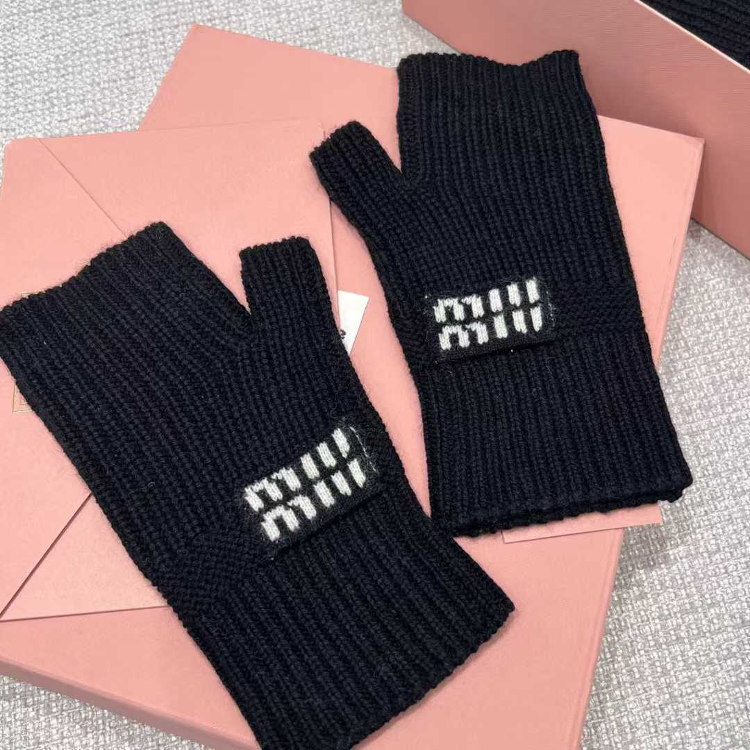 Miu Miu Knitted three-piece set view 2