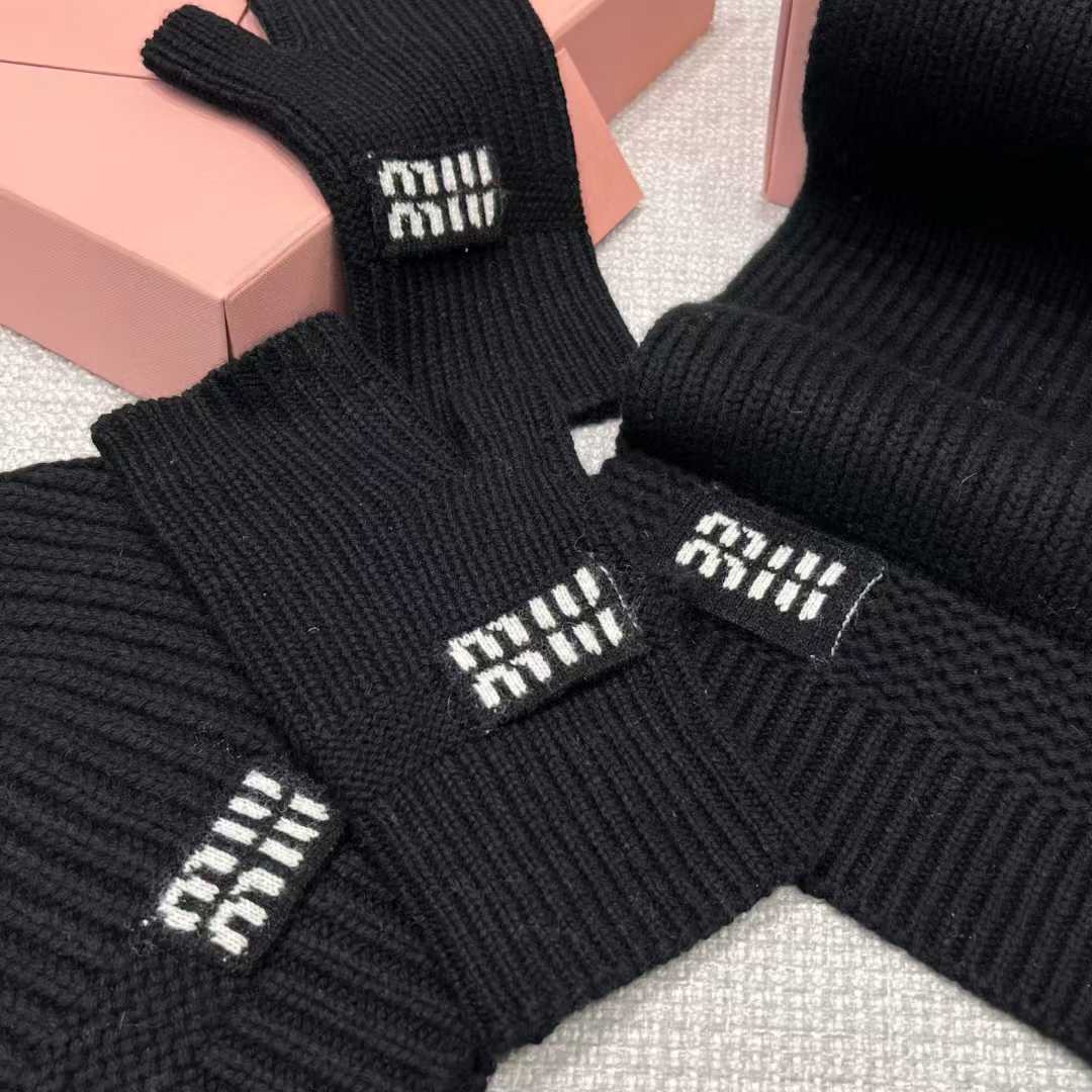 Miu Miu Knitted three-piece set view 5