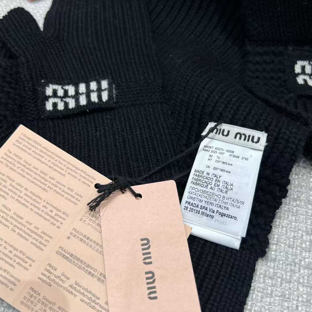 Miu Miu Knitted three-piece set view 6