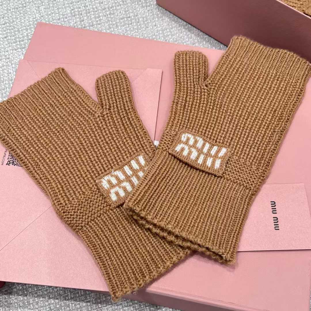 Miu Miu Knitted three-piece set view 2