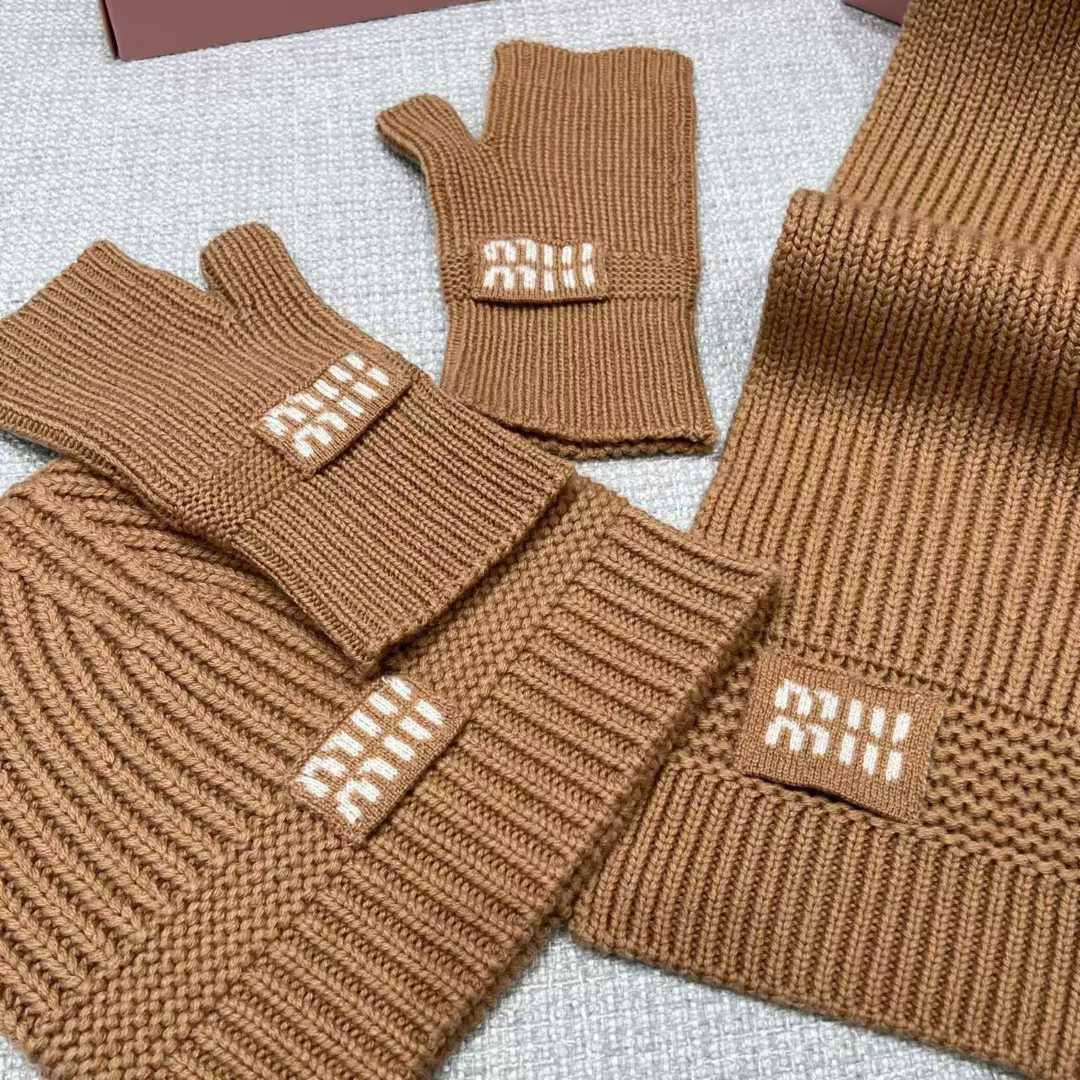 Miu Miu Knitted three-piece set view 5