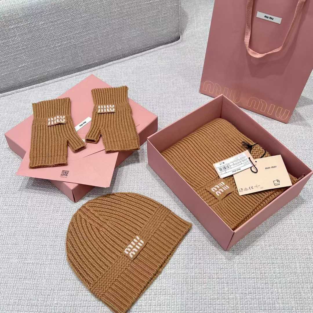Miu Miu Knitted three-piece set view 8
