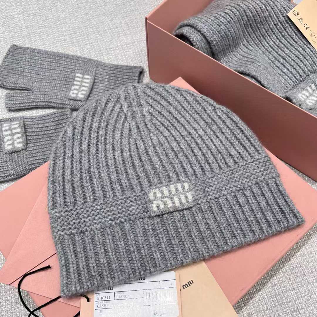 Miu Miu Knitted three-piece set view 3