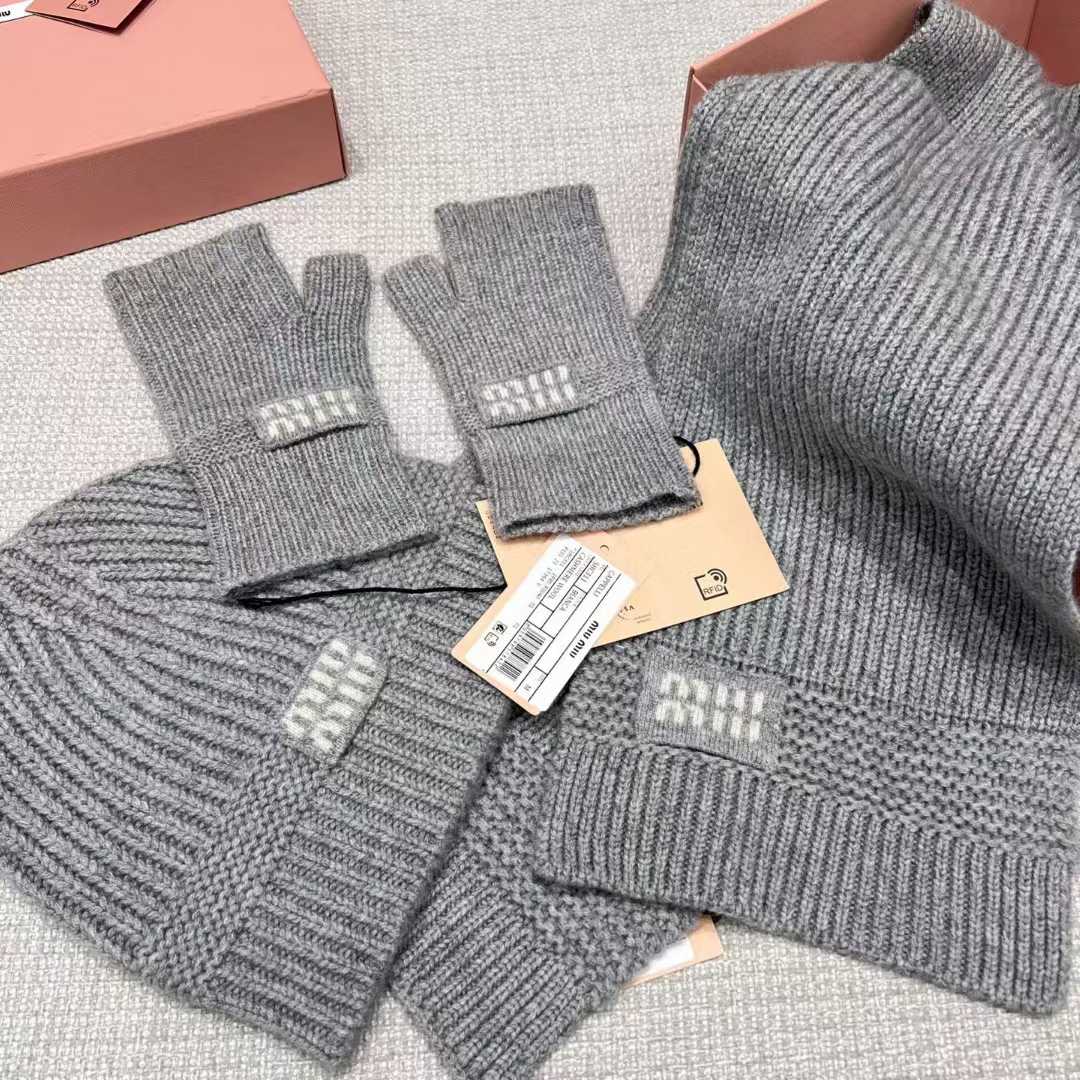 Miu Miu Knitted three-piece set view 4