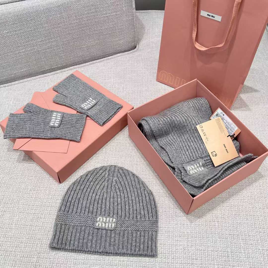 Miu Miu Knitted three-piece set view 7