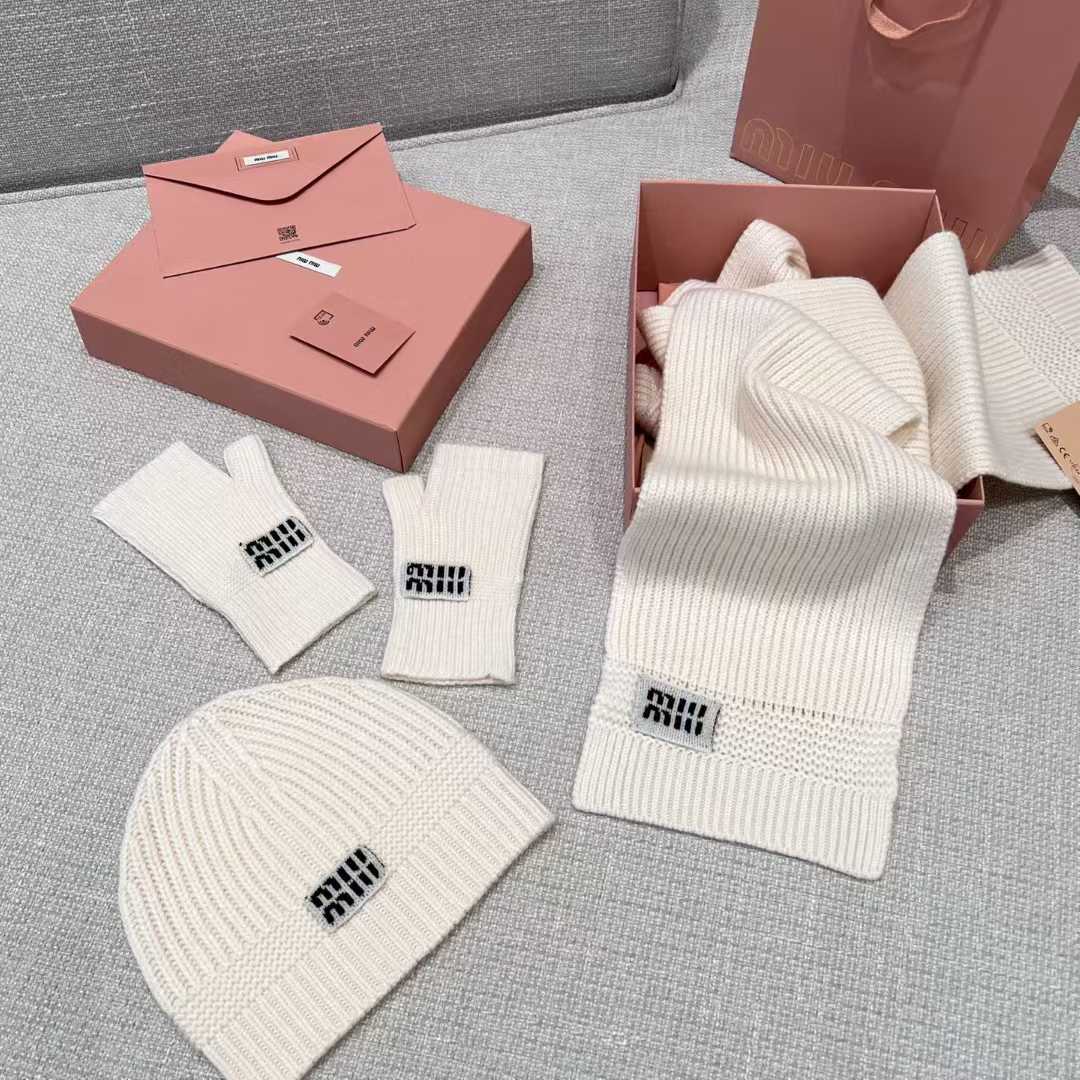 Miu Miu Knitted three-piece set view 2