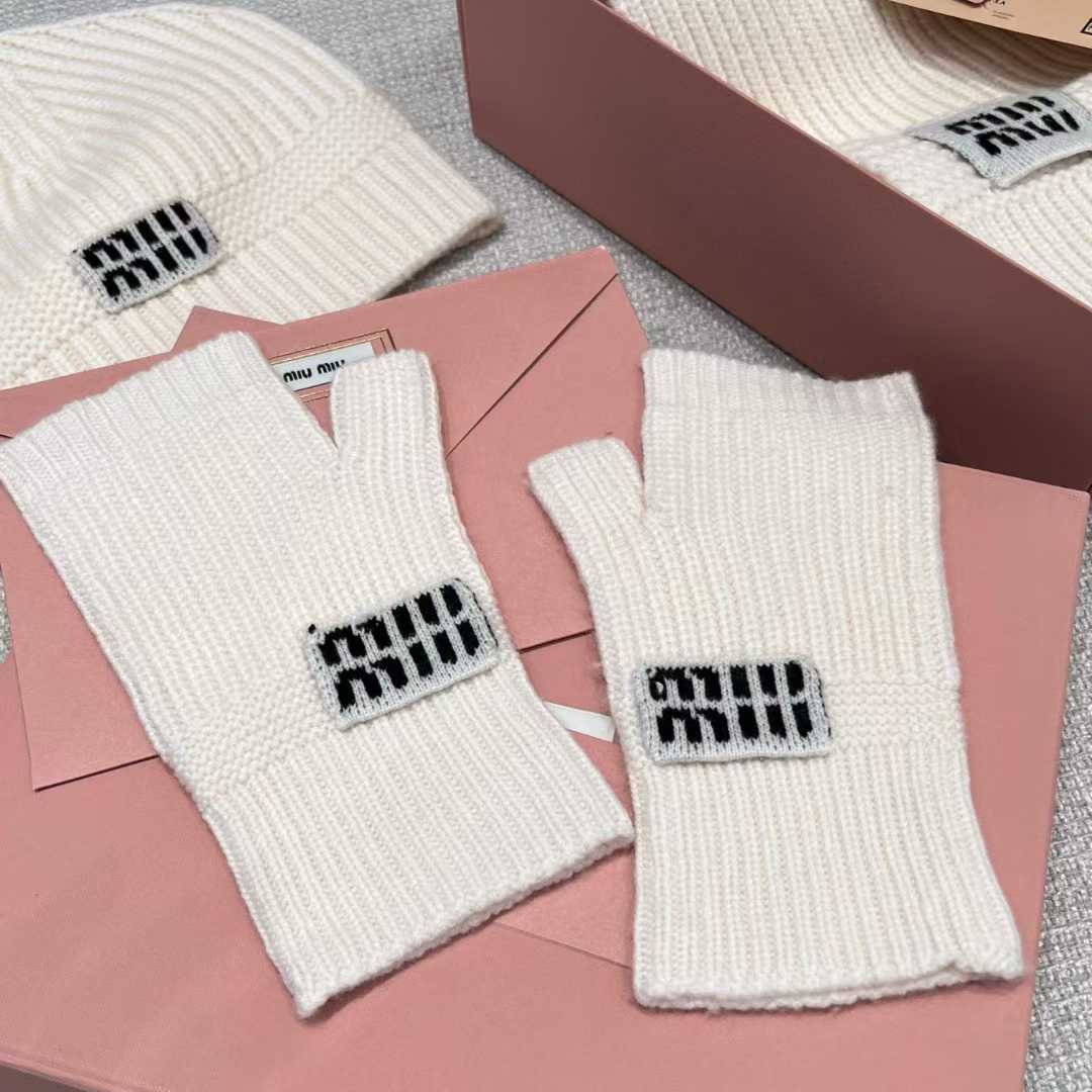 Miu Miu Knitted three-piece set view 3