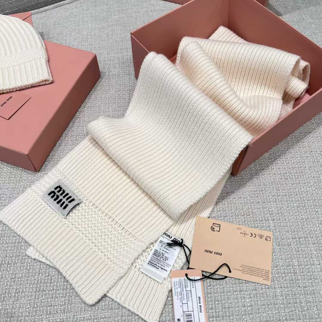 Miu Miu Knitted three-piece set view 5