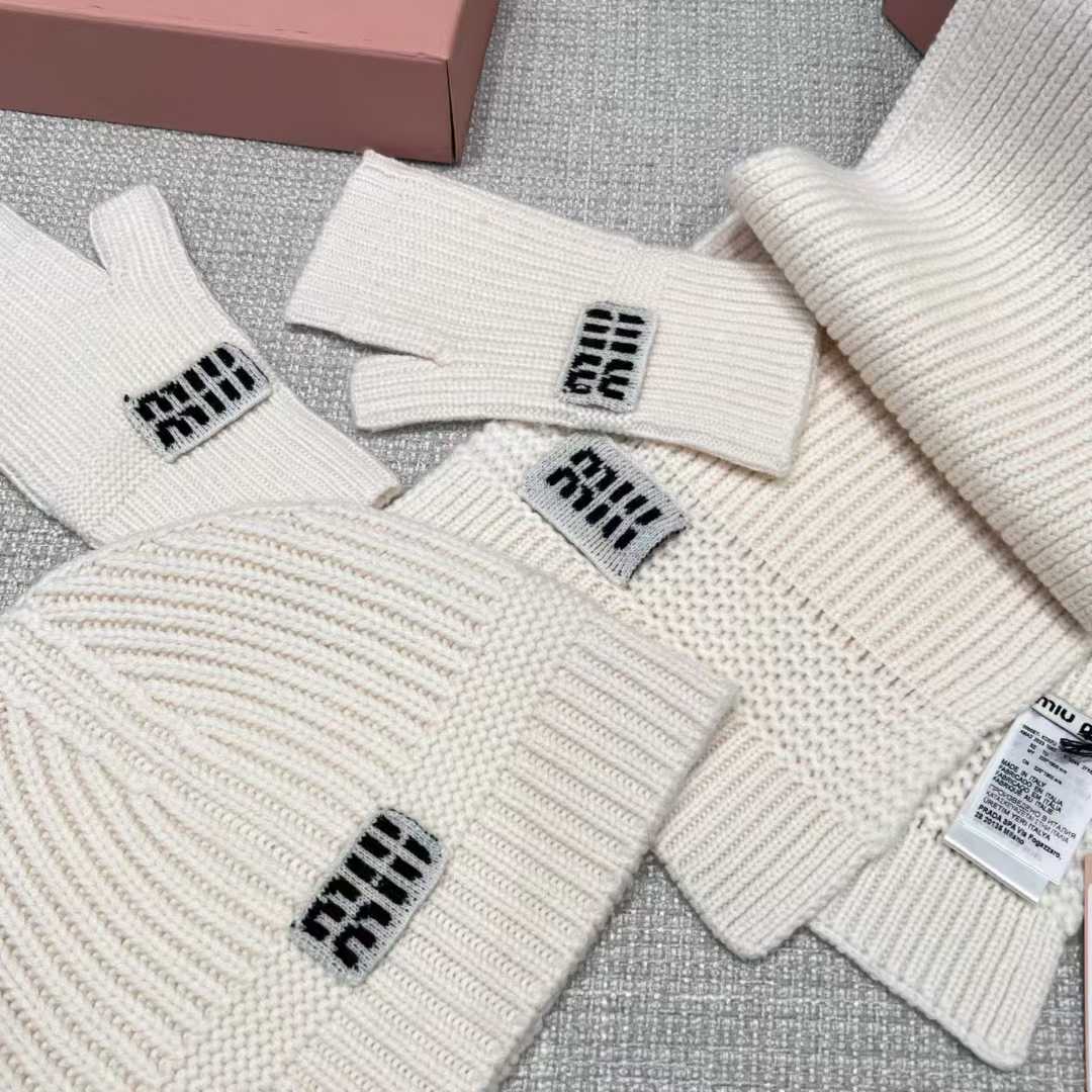 Miu Miu Knitted three-piece set view 6