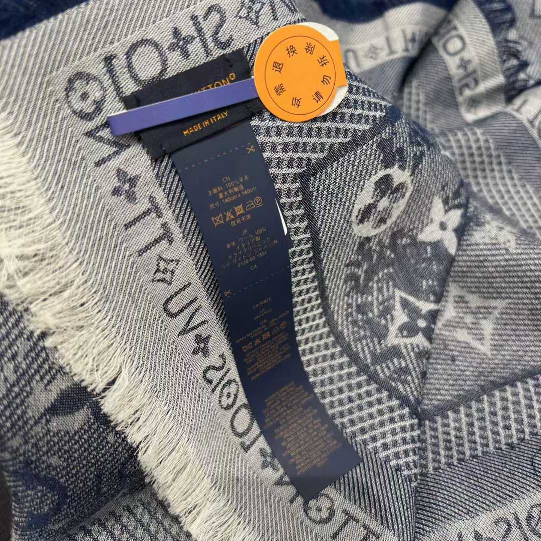 Louis Vuitton Shawl view 3