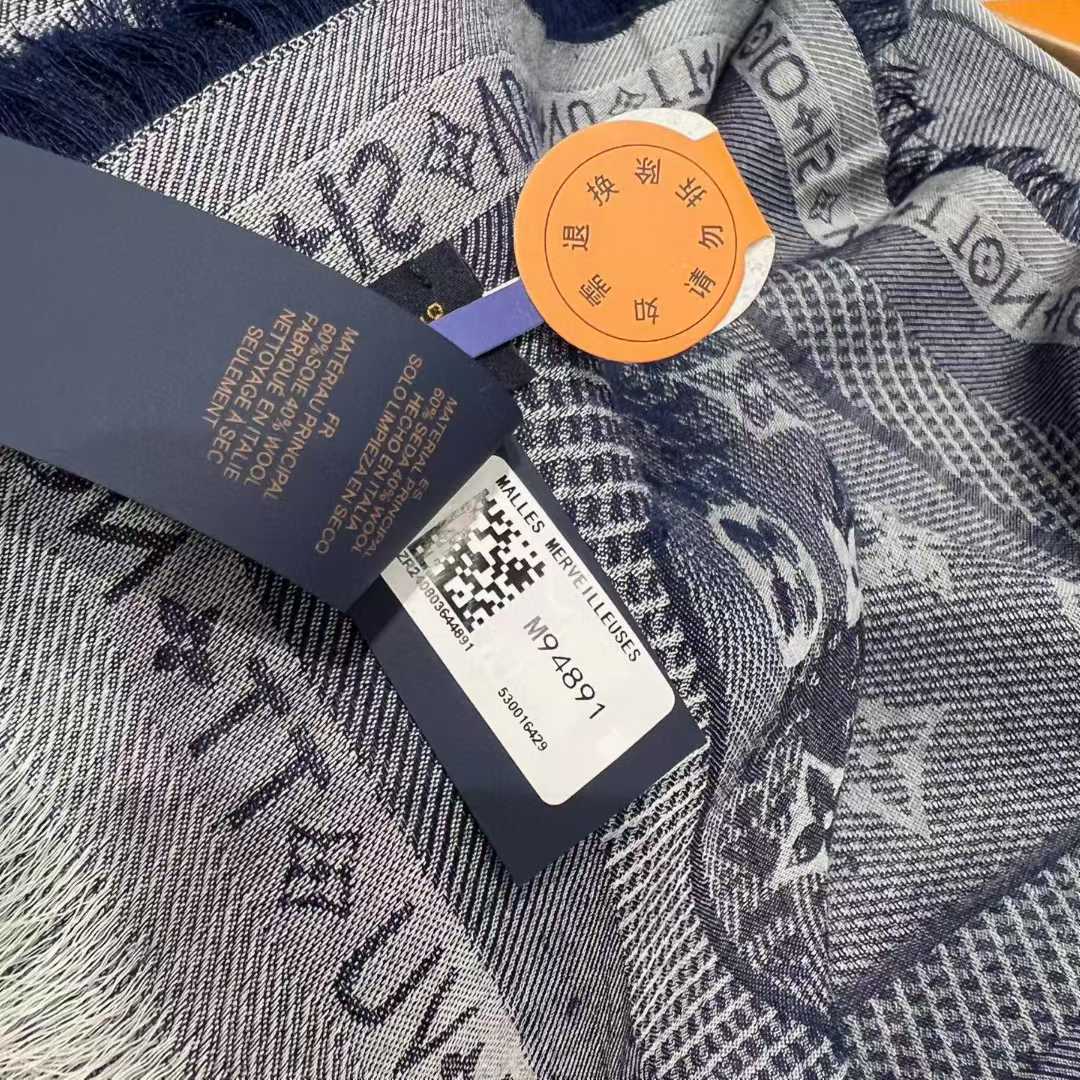 Louis Vuitton Shawl view 4