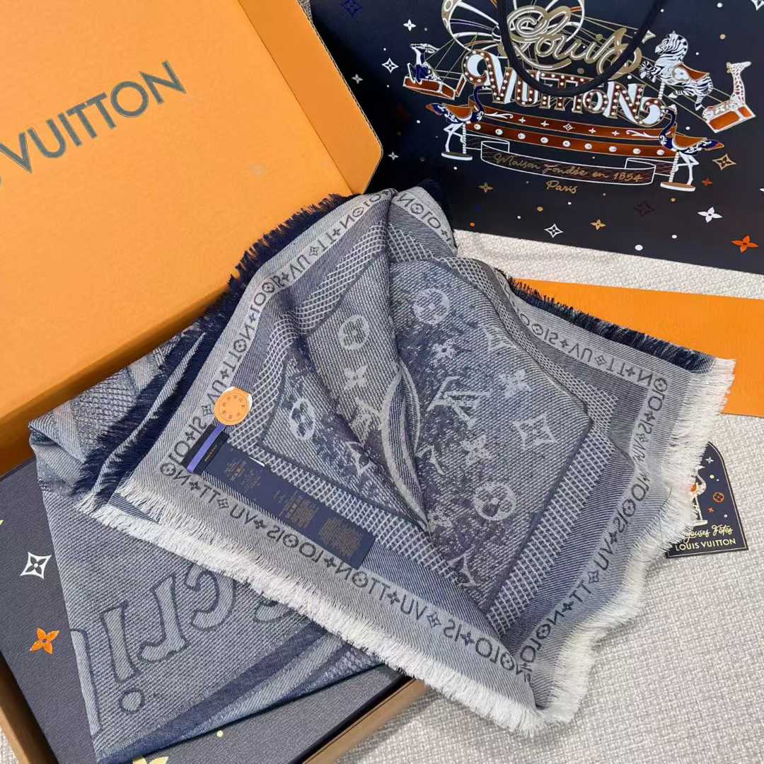 Louis Vuitton Shawl view 5