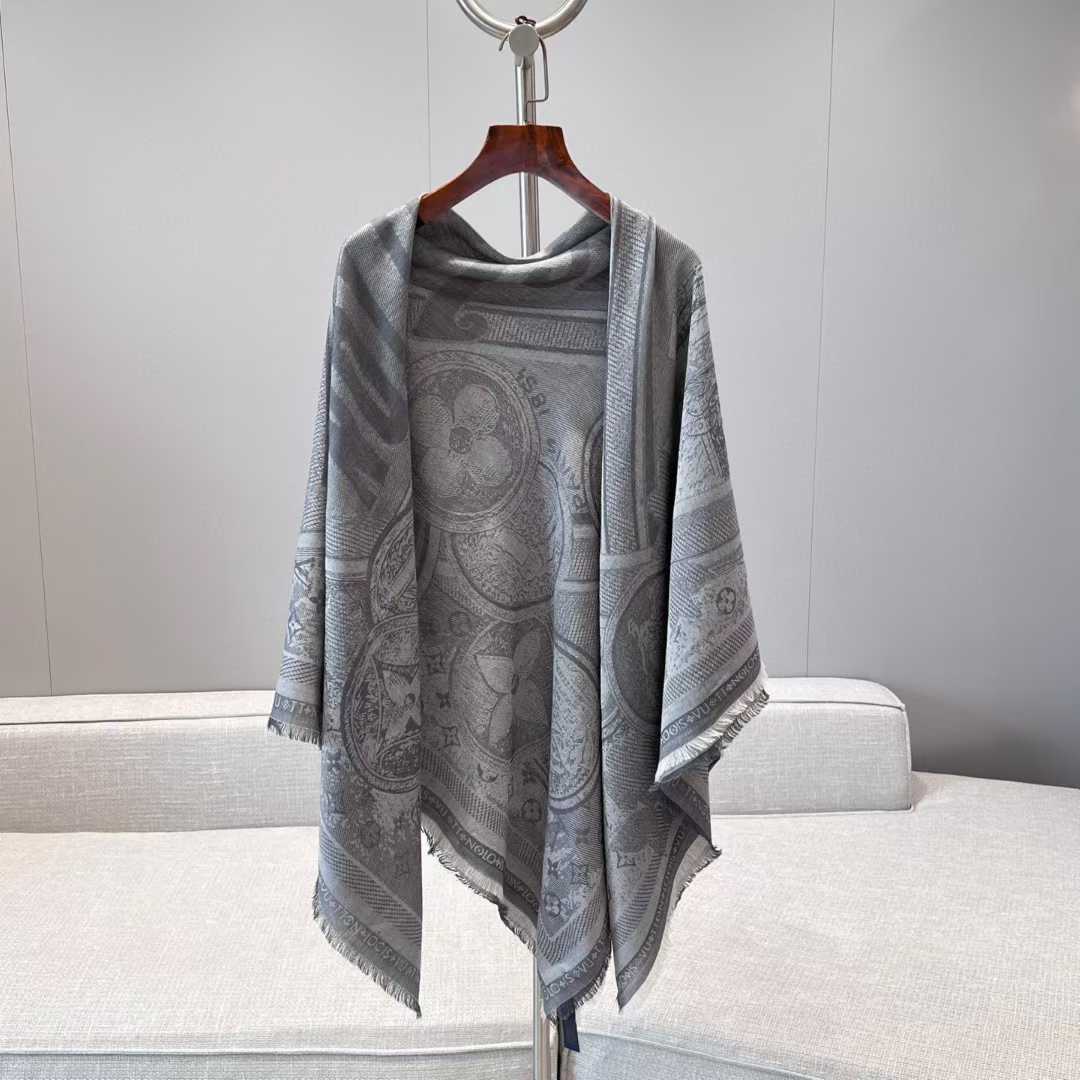 Louis Vuitton Shawl view 8
