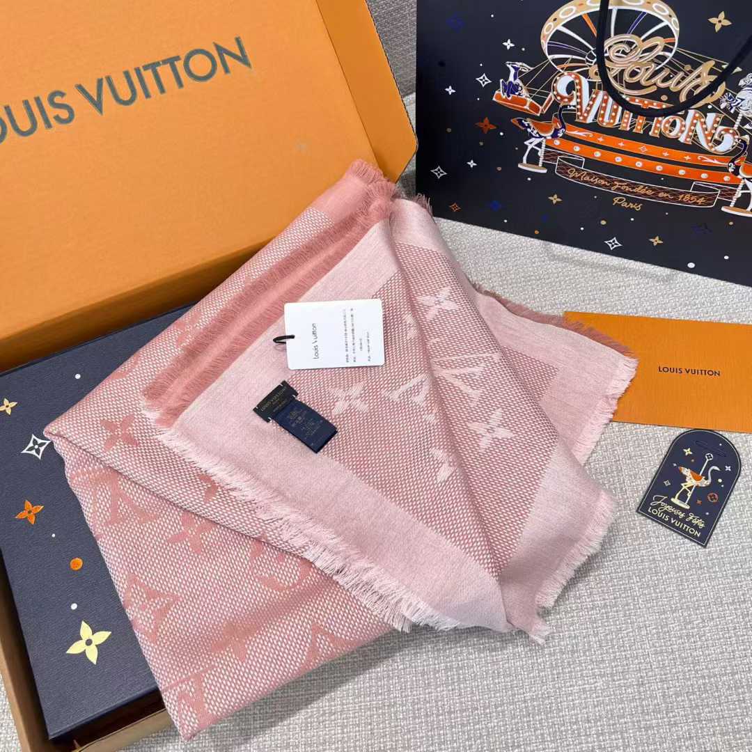 Louis Vuitton Shawl view 3