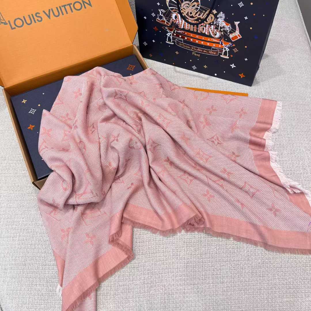 Louis Vuitton Shawl view 7